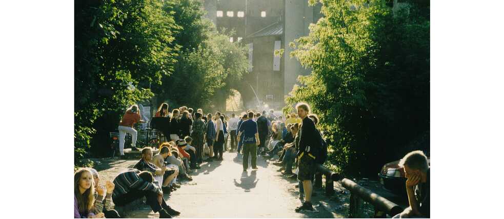 Tresor was not the only techno club for long – E-Werk, the former Buchhändlerhof electricity substation, was considered another influential scene location from 1993 to 1997. 