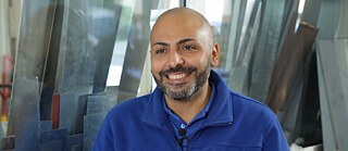 Ashgan Korhani lächelt in die Kamera