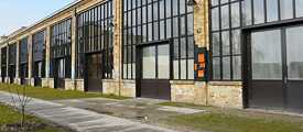 Die Reinbeckhallen vermieten Ateliers an unterschiedliche Künstler. Einige dieser Räume stehen für Residenzprogramme zur Verfügung. 