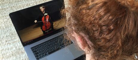 Konzerte auf räumliche Distanz erleben  : Digitale Musik-Räume