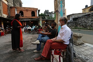The Sri Lankan iteration of Ahilan Ratnamohan’s ongoing performative series, The Foreigner, uses atypical performative and interactive methods to respond to the specific linguistic and cultural fabric in the country through a series of language-based games. Audiences were invited to come and play specific games with learners of Sinhala who have no conventional performance training, and question their own assumptions related to the role of proficient language use in communication. Photography: Tharmapalan Tilaxan