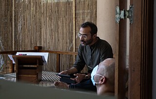 This reading by cultural anthropologist, Omar Kasmani is a hopscotch across languages, geography and beliefs, and asks “What transpires when the strange pervades the familiar, dispossession becomes ordinary, or when home, to quote an artwork, is a foreign place?” Photography: Lojithan Ram