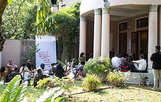 This reading by cultural anthropologist, Omar Kasmani is a hopscotch across languages, geography and beliefs, and asks “What transpires when the strange pervades the familiar, dispossession becomes ordinary, or when home, to quote an artwork, is a foreign place?” Photography: Lojithan Ram