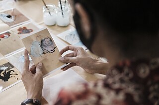 This workshop led by Fabienne Francotte @fabiennefrancotte calls for approaches to drawing as thinking, exploring its capacity for articulating the self, relating to fluid identities, itinerant existence, and forced displacement, continuing her practice of engaging with communities to share the transformative possibilities of artmaking. Participants are invited to draw something unusual, building on portraiture and identity, shaping maps of our spaces visited while being on the move. The lookbook is an open diary that explores drawing as a method to articulate our collective experiences and emotions that compel creative expression.  Photography: Shehan Obeysekara