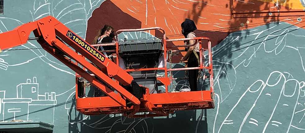  Aashti Miller and Greta von Richthofen on their way to work.