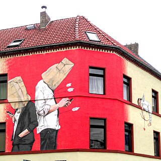 Früher waren sie meist illegal, heute sind sie heiß begehrt: Kunstvolle Graffitis und aufwändig gestaltete Wandbilder sind aus deutschen Städten nicht mehr wegzudenken.