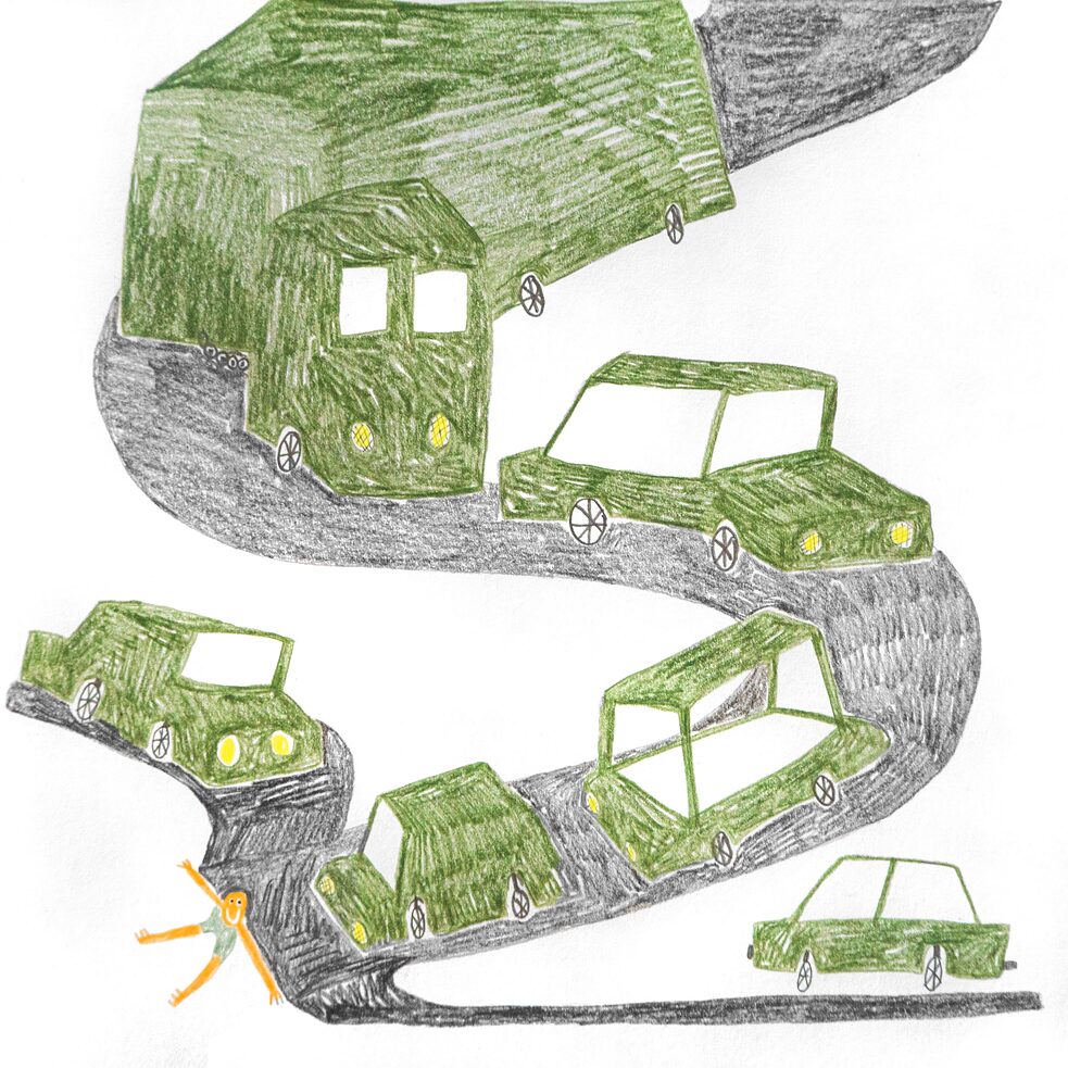 Illustriert: An einer Kreuzung sitzt eine Figur, die die Straße für drei Autos, welche aus unterschiedlichen Richtungen kommen, blockiert