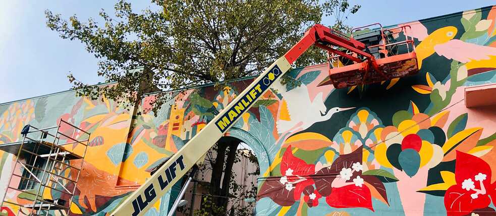 Free from giddiness: Aashti and Greta work at dizzy heights.
