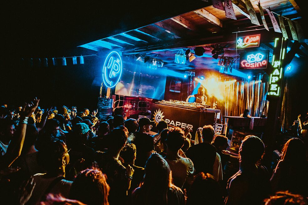 Park Hye Jin plays at the Melt