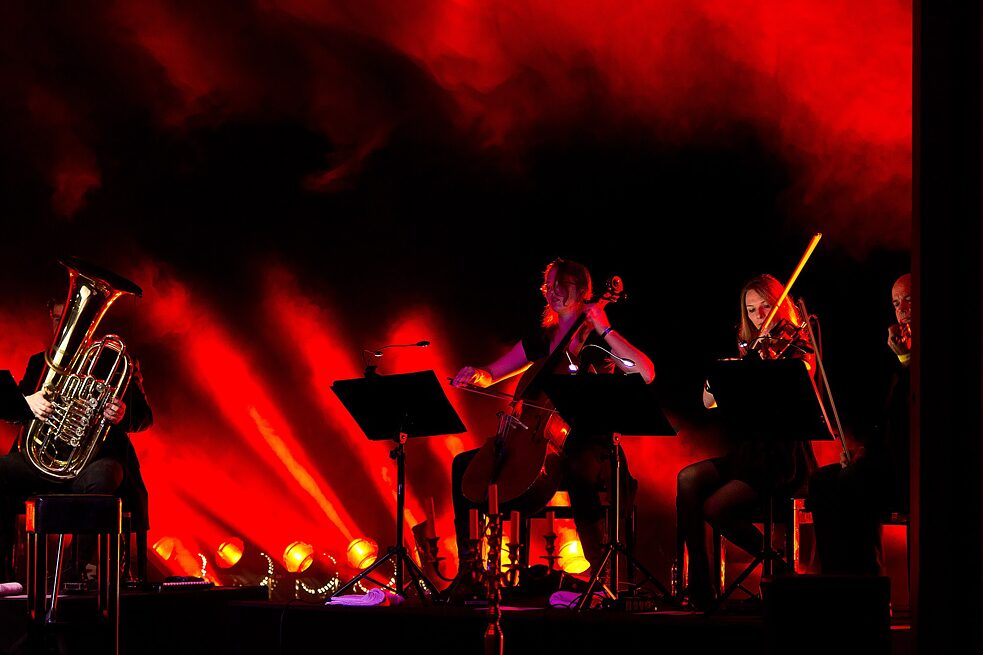Die österreichisch-deutsche Kammermusik- und Neoklassik-Band Chamber beim Wave-Gotik-Treffen 2015 in Leipzig/Deutschland.