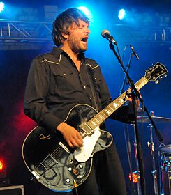 Frehn Hawel has been head of communications since the 1990s for the concert agency Karsten Jahnke, which is responsible for booking acts like Judith Holofernes, Lena, Max Raabe, a-ha and Wladimir Kaminer, and he is also a PR consultant for the Reeperbahnfestival in Hamburg. He also performs as a musician himself. In 2021 he released the album “Transmissions For The Upper Room” under the name of Frehn/McPhail, which he recorded together with Tocotronic drummer Rick McPhail. 