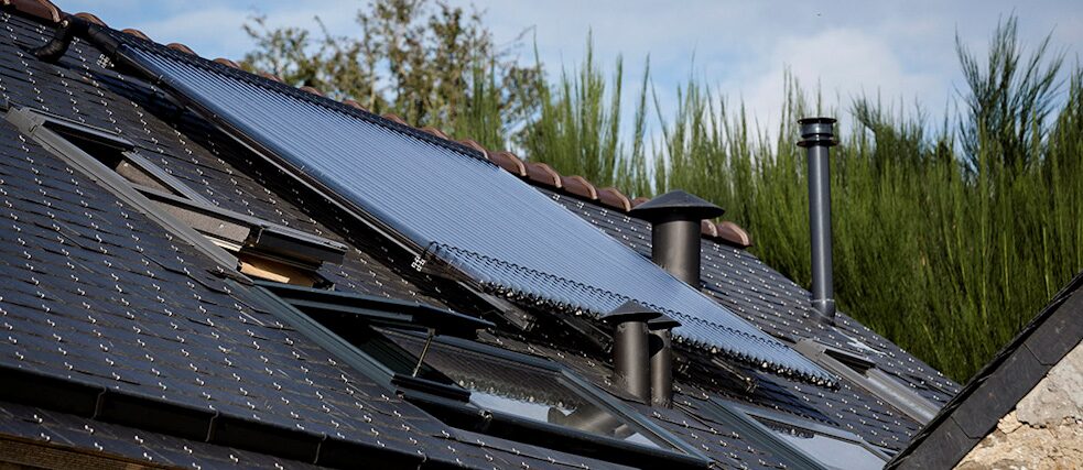 Die Sonnenwärme nutzen, um das Haus und das Wasser zu heizen.