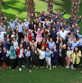 صورة جماعية لموظفي معهد جوته القاهرة في الحديقة