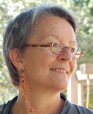 Ingrid Breckner ist Professorin für Stadt- und Regionalsoziologie an der HafenCity Universität Hamburg. Ihre Forschungsgebiete sind Themen wie Soziale Stadt, Flucht und Migration und Strategien integrierter Stadtentwicklung. Im Interview mit goethe.de spricht sie über soziale Inklusion und Ausgrenzung am Beispiel von sozialem Wohnungsbau. 