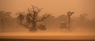 Ist doch schön, wenn allen etwas wärmer wird, oder? Sandsturm in Australien.