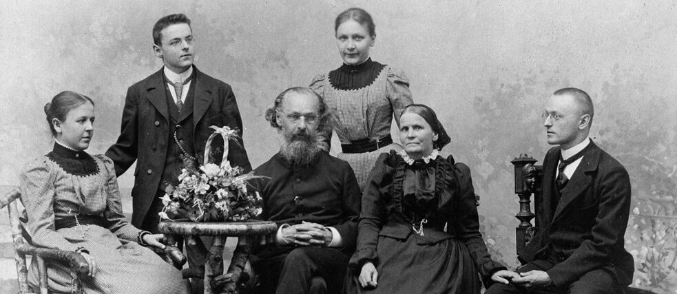 The family of Johannes and Marie Hesse-Gundert, from left to right, daughter Adele, son Hans, father Johannes, daughter Marulla, mother Marie, son Hermann, taken in Calw in 1899.