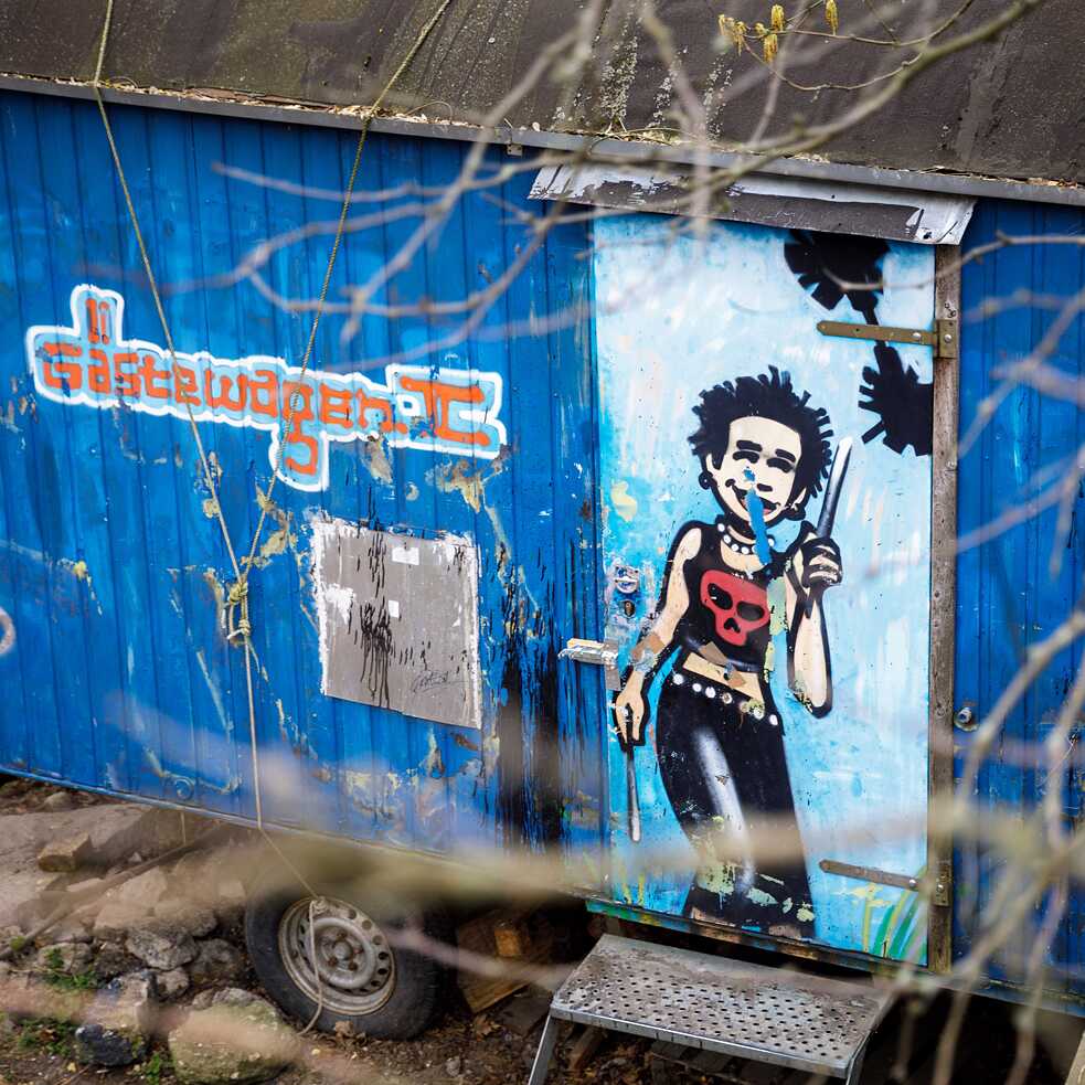 “Gästewagen II” (Guest Trailer II) at Wagenburg Lohmühle in Berlin