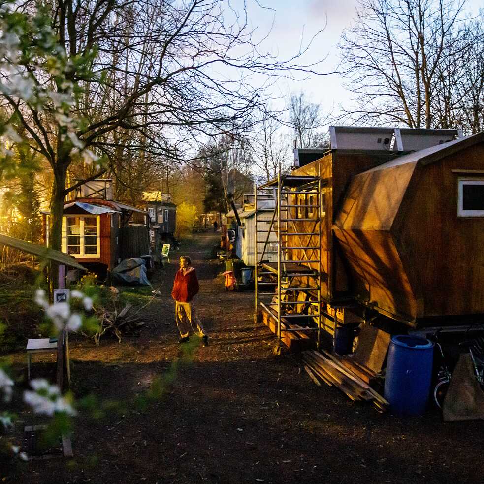 Franzi standing in the pathways of Wagenburg Lohmühle in Berlin