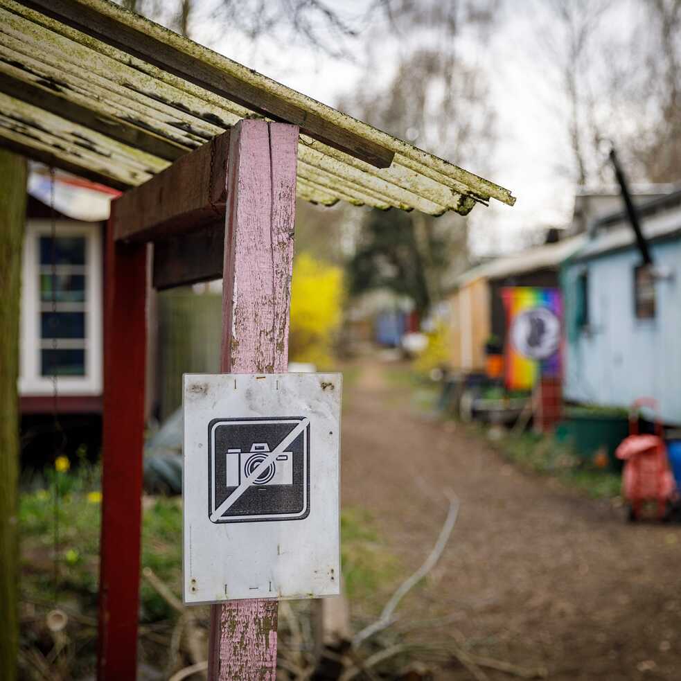 “No photography” sign at Wagenburg Lohmühle in Berlin