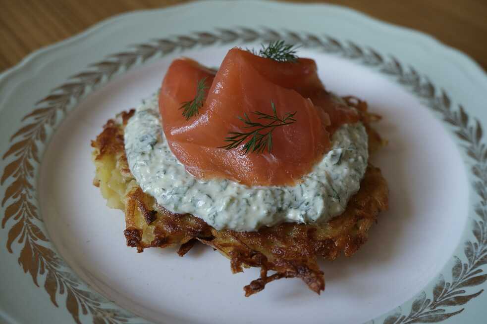 Kartoffeln, Lachs und Sauce