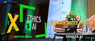 ETHICS x AI 2022 Seminarwerbung mit einer Bühne und Stühlen im Hintergrund