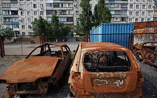 Mariupol 2015: Eine Wohnsiedlung nach einem Raketenangriff der prorussischen Separatisten