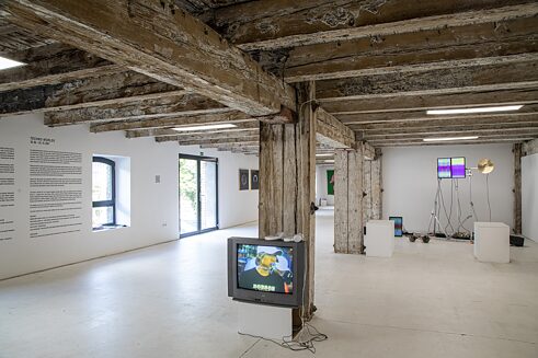 TECHNO WORLDS, exhibition view at aqb, 2021 with Jeremy Shaw's "Morning Has Broken"(2001) in the foreground and Robert Lippok's installation "Objects and Bodies" (2020)in the background