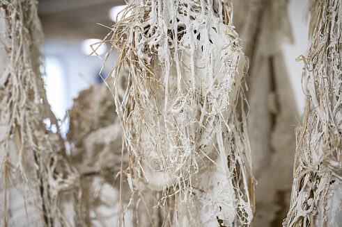 Dominique White, A Refusal to Be Contained, a Refusal to Die (2021), Kaolin clay, sisal twine, cast iron, used rope, cowrie shells, destroyed sail, ca. 2.8 x 1.8 x 1m at aqb in 2021 , detail