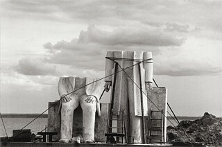 Das Denkmal, 1975-1986