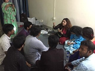 Ruxmini Reckvana Q Choudhury in der Dinajpur Shilpakala Academy 