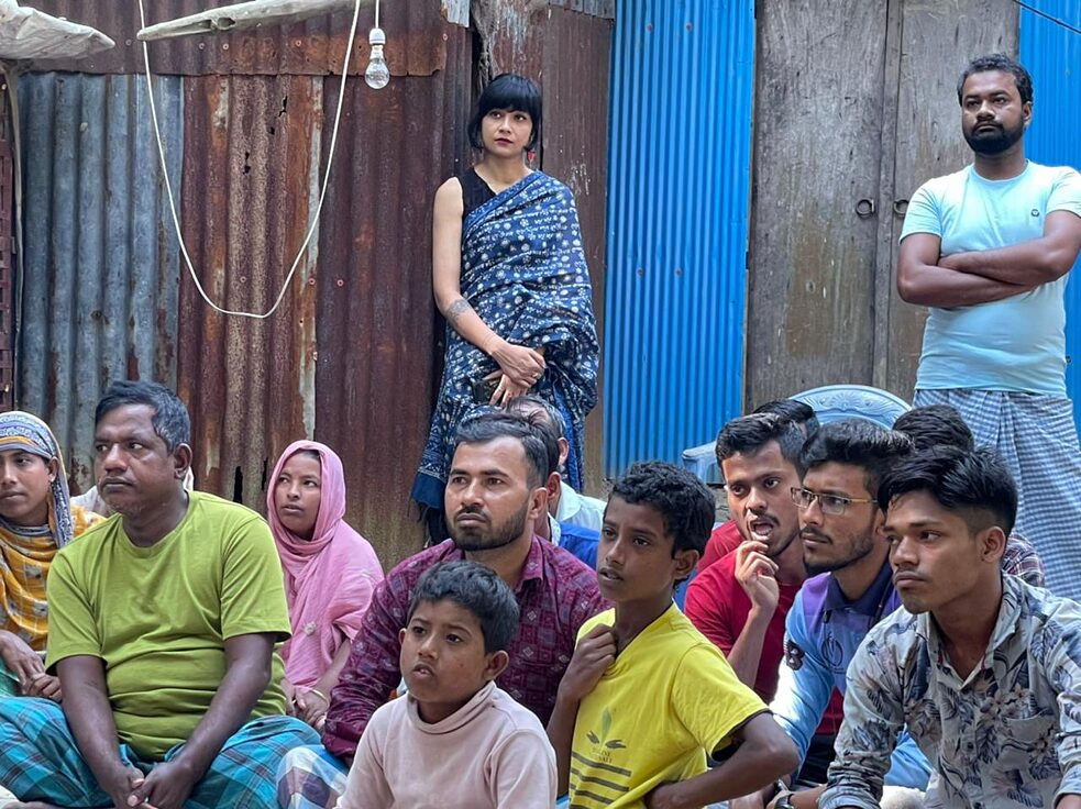  Mahenaz Chowdhury und Rajon Miah (im Hintergrund) während der Filmvorführung
