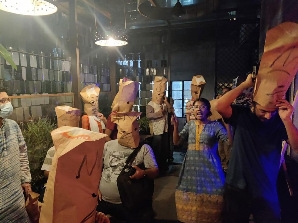 Performance der Künstlerin Taiara Farhana Tareque 