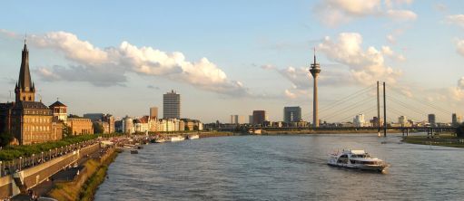 Düsseldorf, Rheinufer - Altstadt