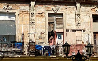 Armut und Verfall sind allgegenwärtig in der Hauptstadt Havanna. Für viele Kubaner*innen ist die Situation unerträglich geworden..