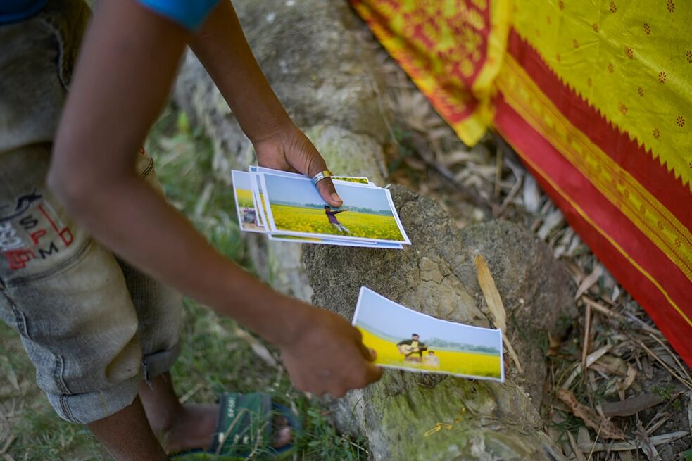  Die Workshop-Teilnehmer*innen wählten ihre Exponate selbst aus und waren bei der Ausstellungsgestaltung involviert 