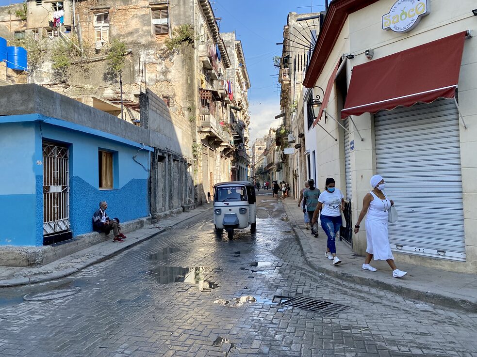 Am Morgen eines normalen Werktags im Zentrum von Havanna. Einige Monate nach den großen Demonstrationen gegen das Regime scheint das Leben in den alten Trott zurückgekehrt zu sein.