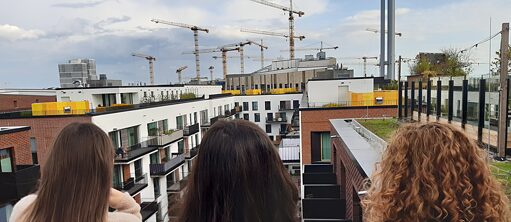 Investigating Roofs as Urban Spaces: Obenstadt öffnet das Dach