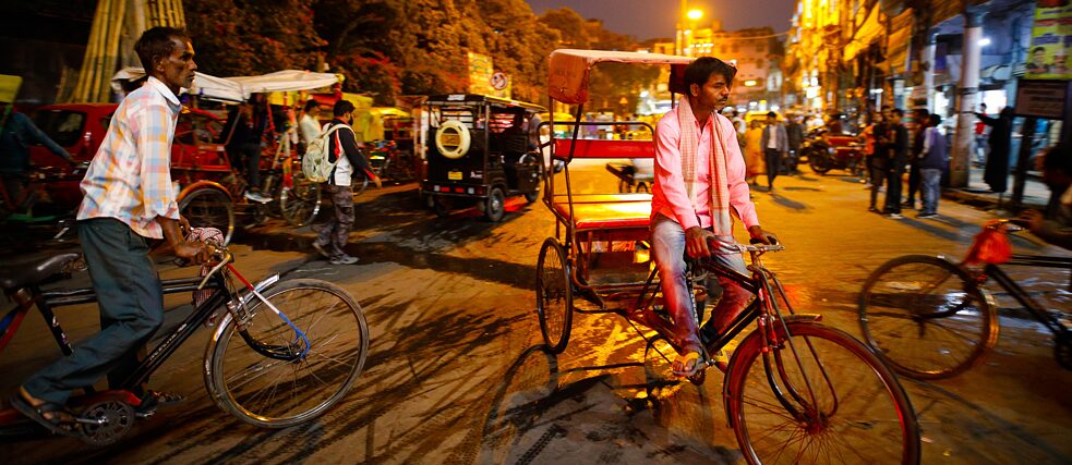 Das Leben lässt nicht locker: Delhi steht selten still. Selbst nachts pulsiert es in den Straßen. 