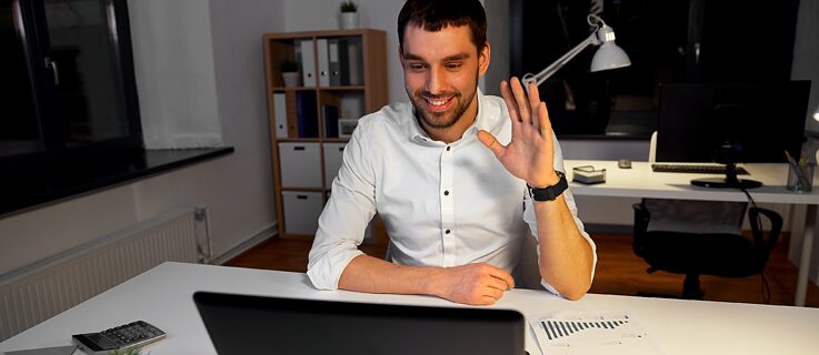 Raději pozdravit víckrát než vůbec. Pozdravy jsou sice v různých zemích různé, ale vždy signalizují respekt a vlídnost, kterých není nikdy dost.