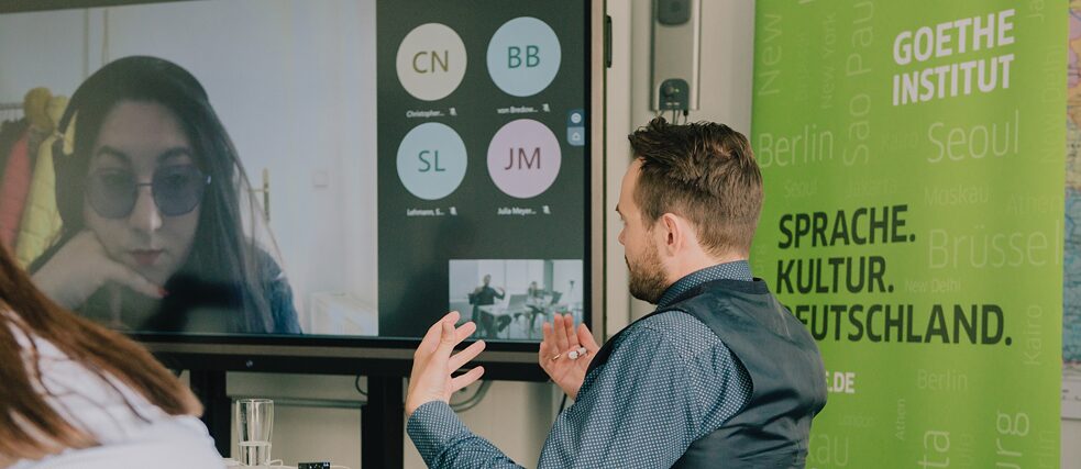 Journalistin Gilda Horvath als Speakerin beim Workshop 