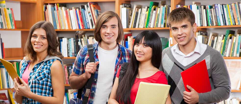 Steundenten in der Bibliothek