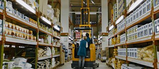 In den Gängen / In the Aisles