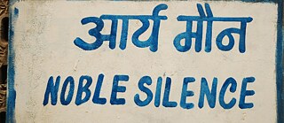 Noble silence: Vipassana courses are also very successful outside India. Religion plays no role during the ten-day silent mediation. Instead, the focus is on releasing blockages and emotions. 