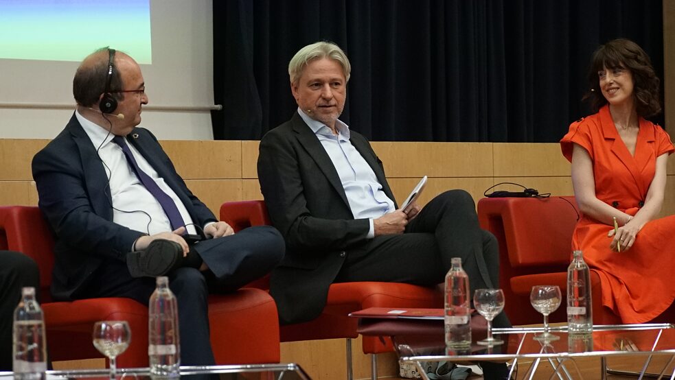 Miquel Iceta, spanischer Kultusminister, Jürgen Boos, Präsident der Frankfurter Buchmesse und die Schriftstellerin Irene Vallejo (v.l.n.r.).