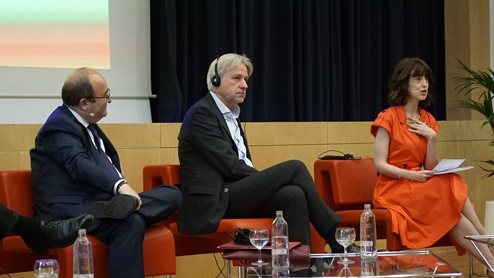 Miquel Iceta, spanischer Kultusminister, Jürgen Boos, Präsident der Frankfurter Buchmesse und die Schriftstellerin Irene Vallejo (v.l.n.r.).