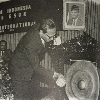 Kultusminister Prof. Dr. Fuad Hassan eröffnete am 9. Dezember 1985 das Deutsch-Indonesische Übersetzungssymposium. 
