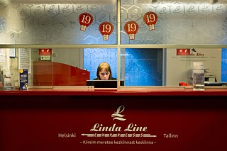 Linda Line Expressi piletikassa ja praamiterminal Linnahallis. Nädalavahetuseti sõidab praam neli kuni viis korda üle piiri Helsingisse Soome. Linnahall, Tallinn, 2016