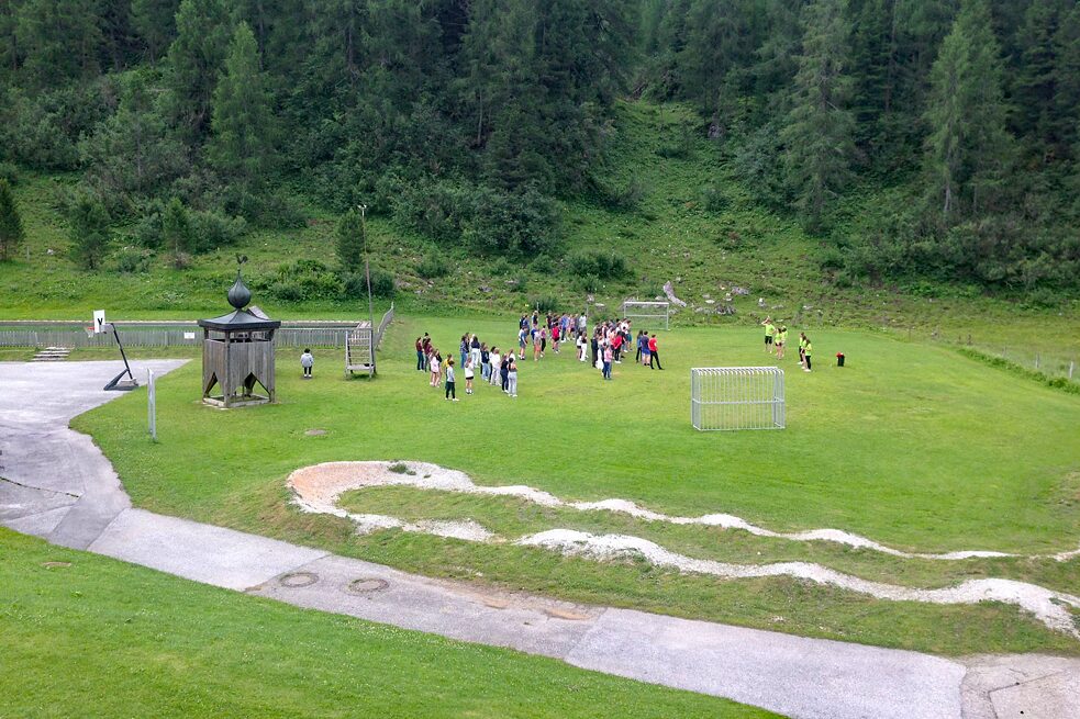 Jugendliche beim Frühsport