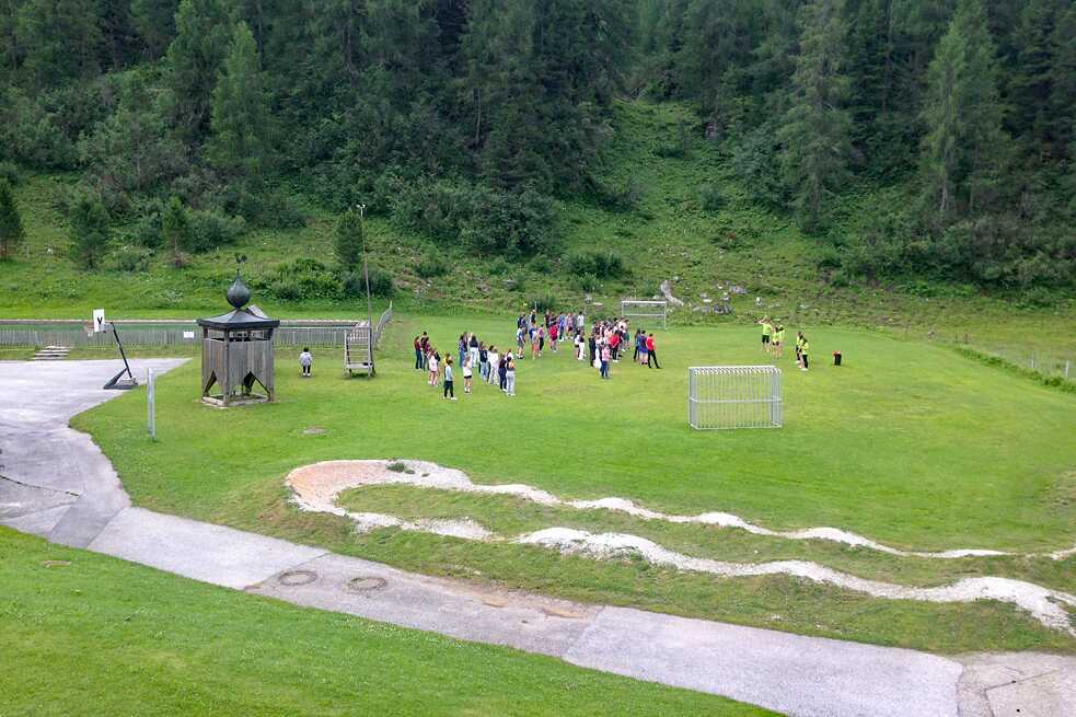 Jugendliche beim Frühsport
