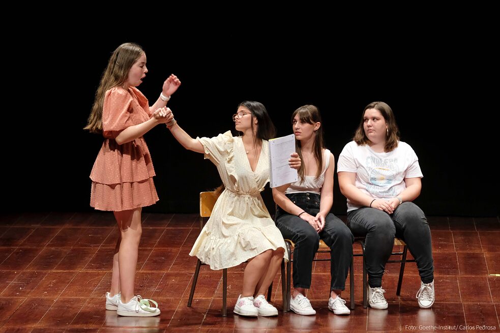 Die Gruppe "Die Freunde des Wandels" der ES Dr. Jorge Augusto Correia, Tavira, präsentierte "Der Wandel"